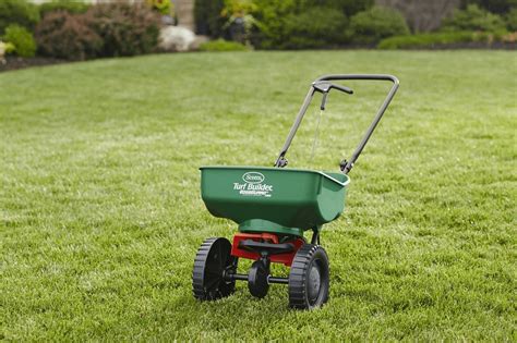 lawn fertilizer applicators